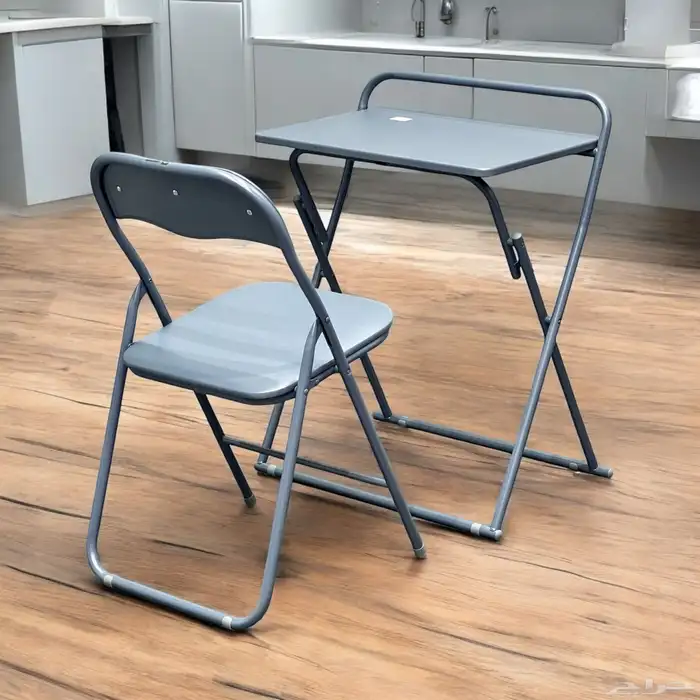 طاولة مع كرسي ملون 3