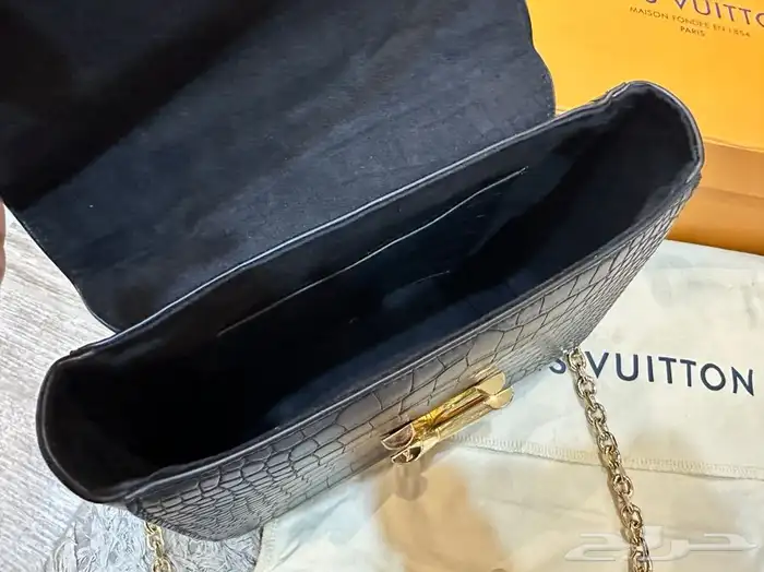 شنطة LV وحزام aigner 1
