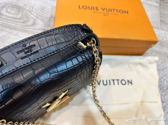 شنطة LV وحزام aigner 0