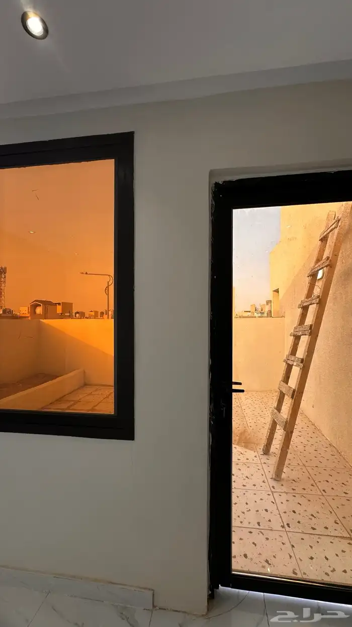 للبيع دور علوي مع شقه بالسطح بالدار البيضاء 0