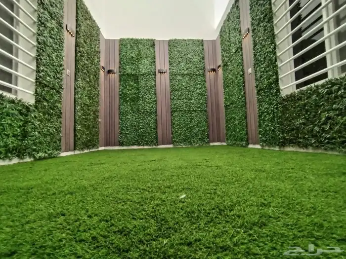 عشب صناعي جداري 2