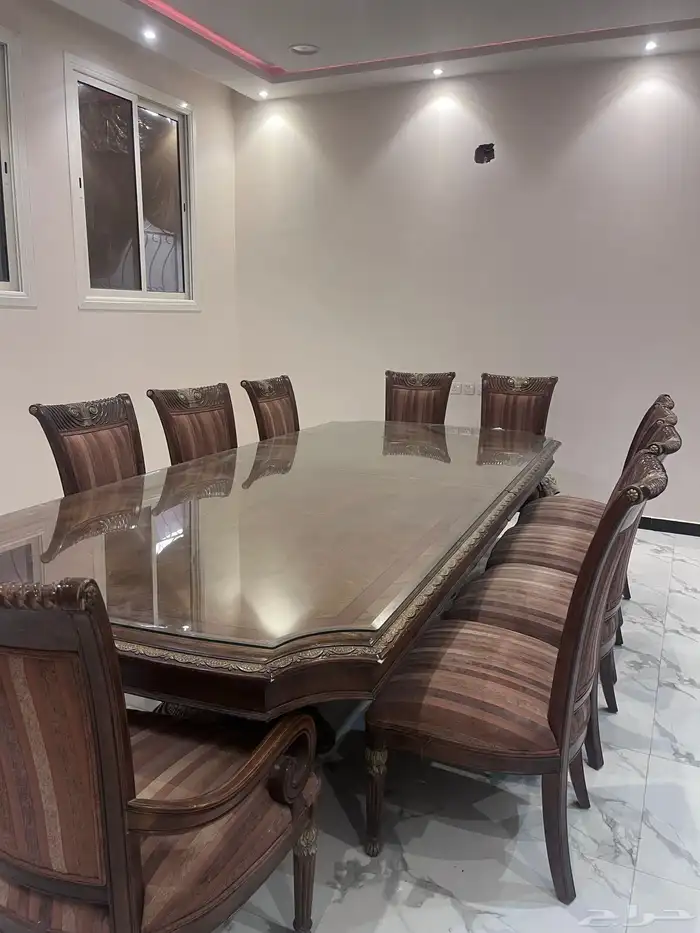 طاولت طعام او اجتماعات 0
