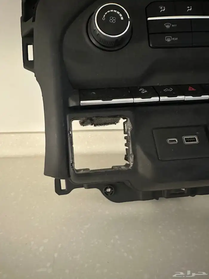 تحكم مكيف وشاشة كار بلاي و مخارج شحن جمس وشفر اصلي 2