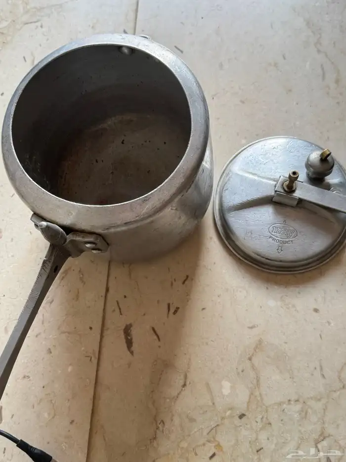 للبيع تاوه ثلاث قطع وقدر ضغط قديم 3
