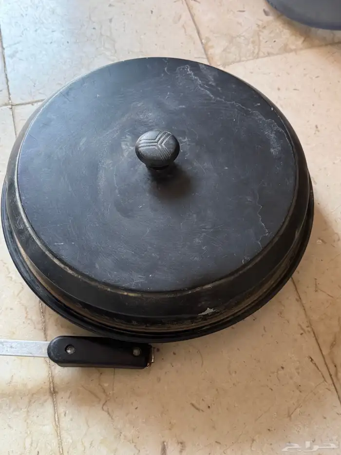 للبيع تاوه ثلاث قطع وقدر ضغط قديم 0