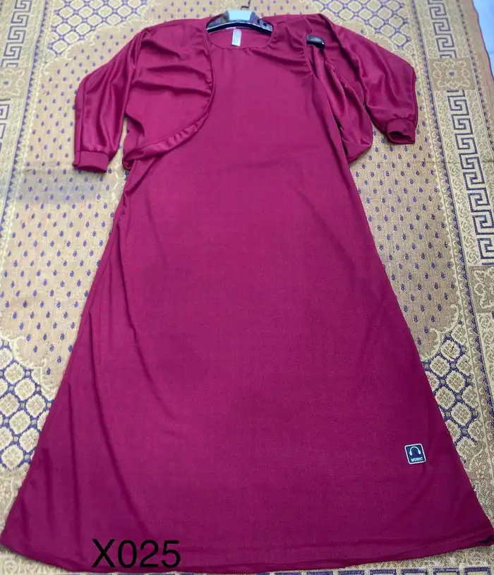 ملابس نسائية ب  الجمله 10