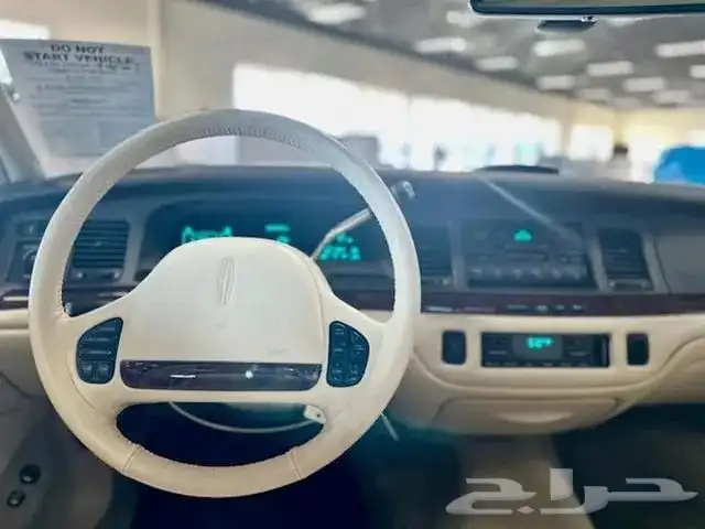 لنكولن تاون كار 1995 Lincoln Town Car Cartier Designer مخزن 10