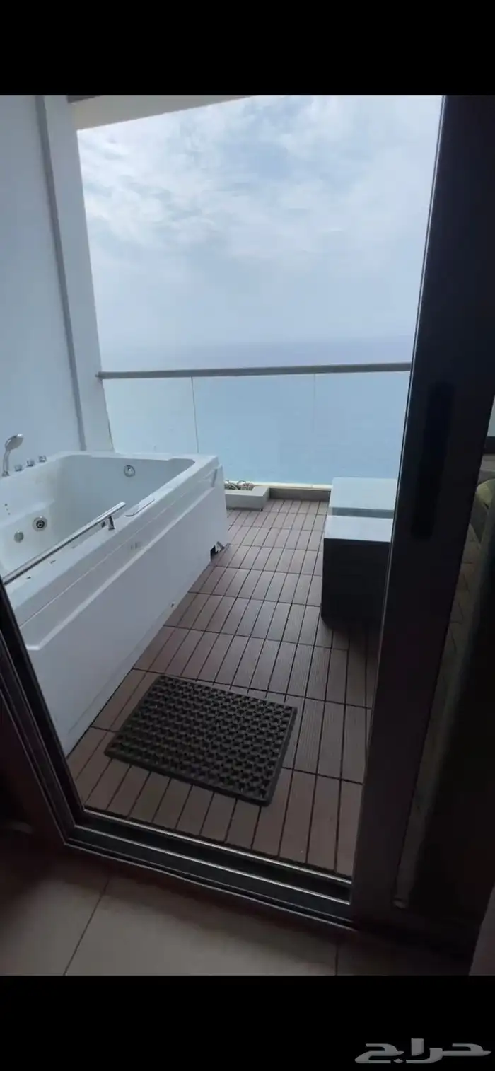 اطلالة على بحر جده في برج داماك 12