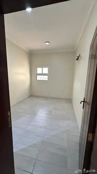للايجار شقتين بحي الهدى 8