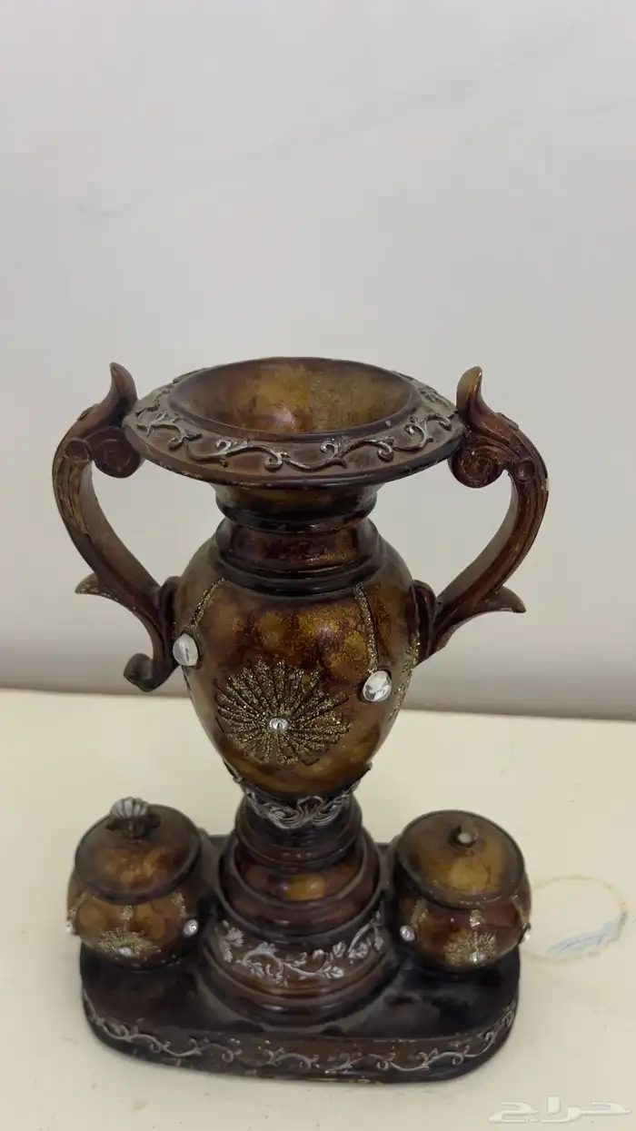 تحف ونثريات بورسلان أثريه وجماليه وبالاضافه إلى مبخره 1