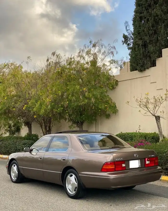للبيع لكزس LS400 1