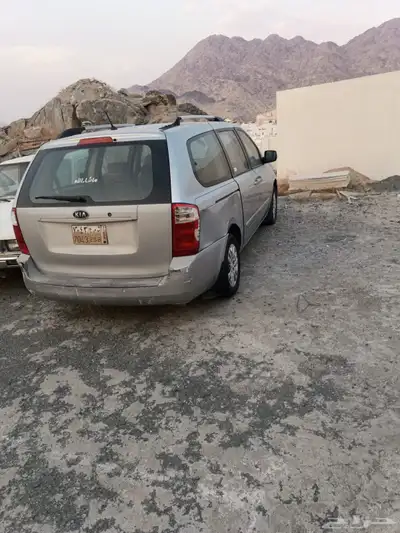 كيا كرنفال 2011 4