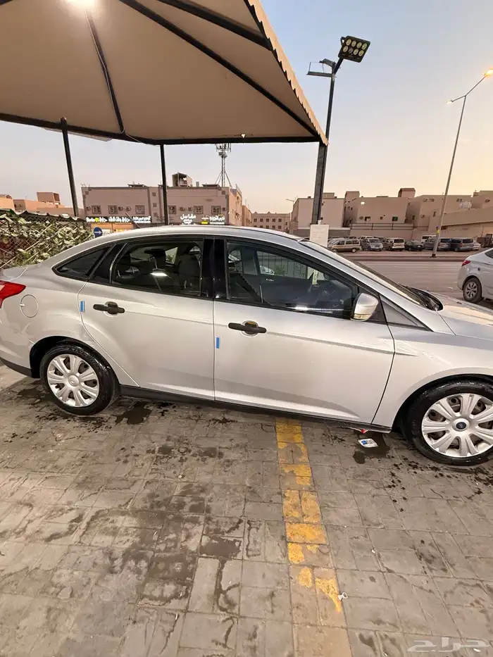 سيارة فورد فوكس للبيع 1