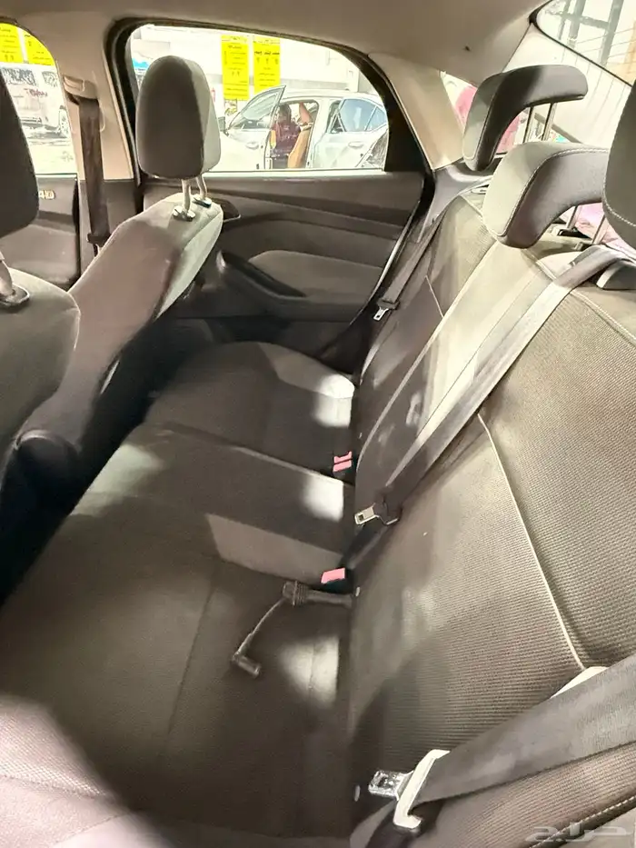 سيارة فورد فوكس للبيع 6