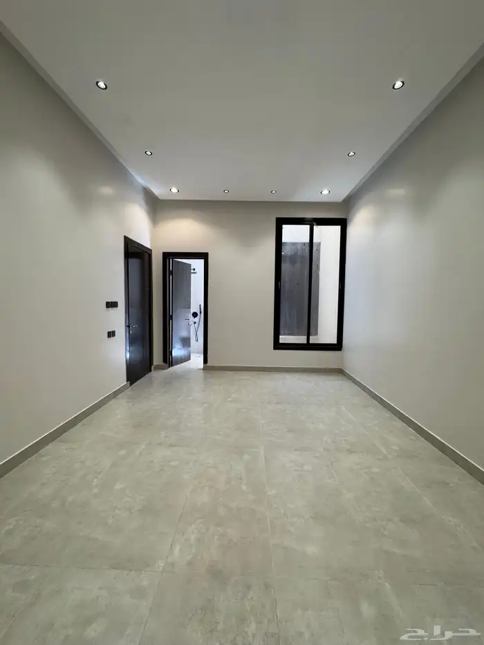 للبيع دور ارضي حي الجنادريه 13