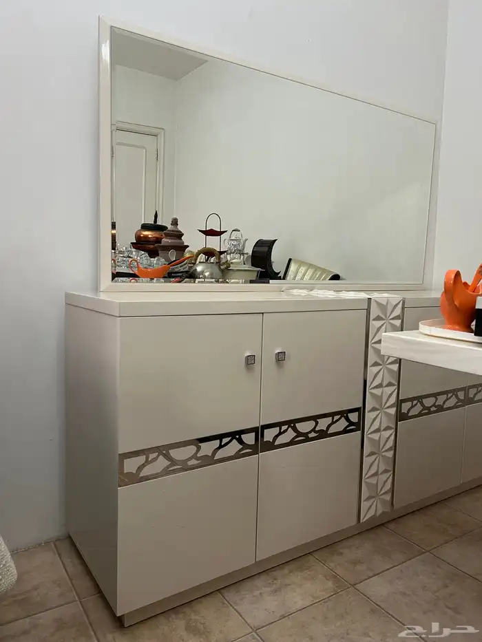 طاولة طعام و بوفيه 0