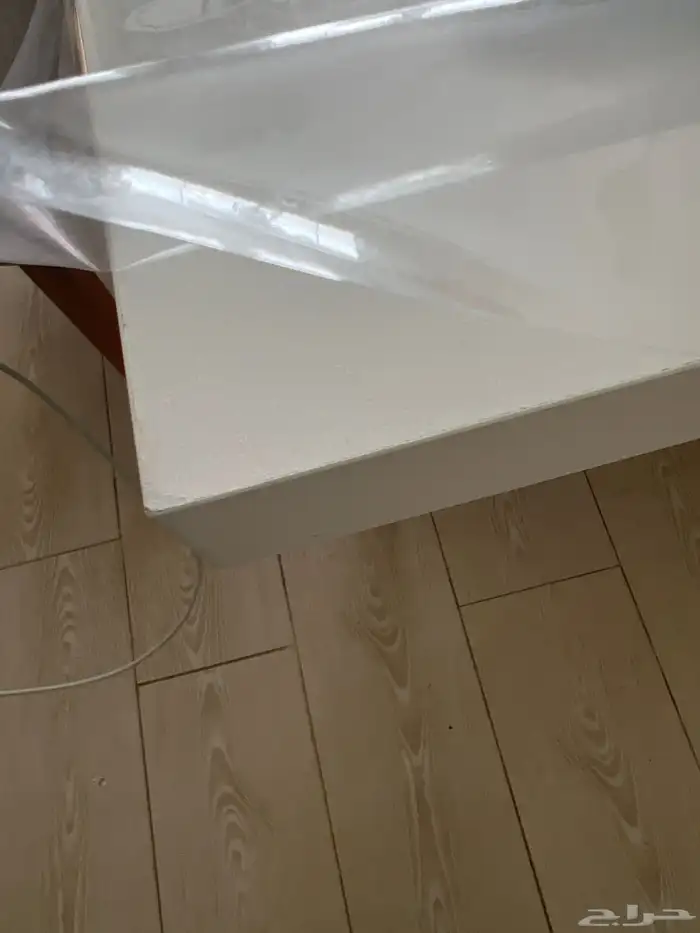 طاولة طعام خاليه من اي عيوب تماما نظيفه 6 كراسي -4 7
