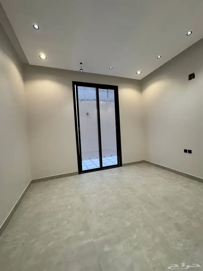 للبيع دور ارضي حي الجنادريه 10