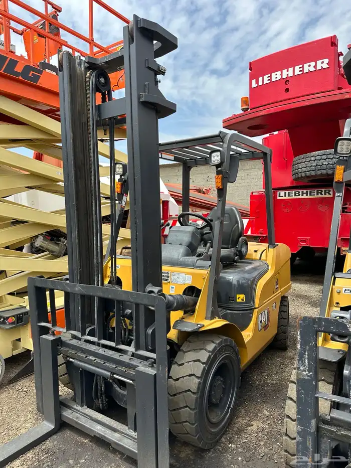 للبيع او للأيجار رافعات كتربلر Caterpillar forklifts 2