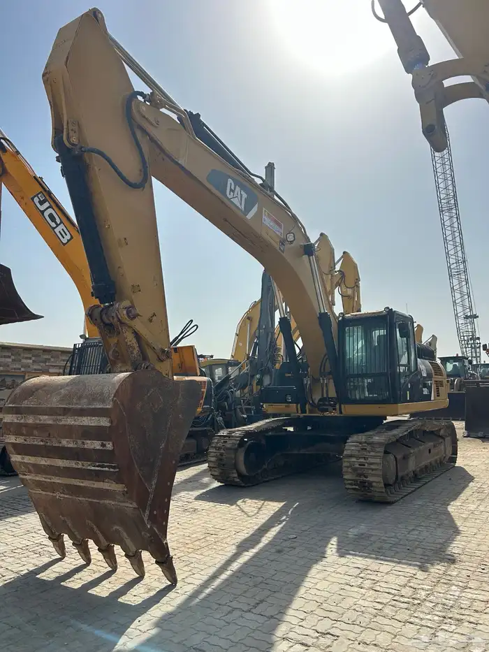 حفارة D2L 336 موجدة في الامارات 14