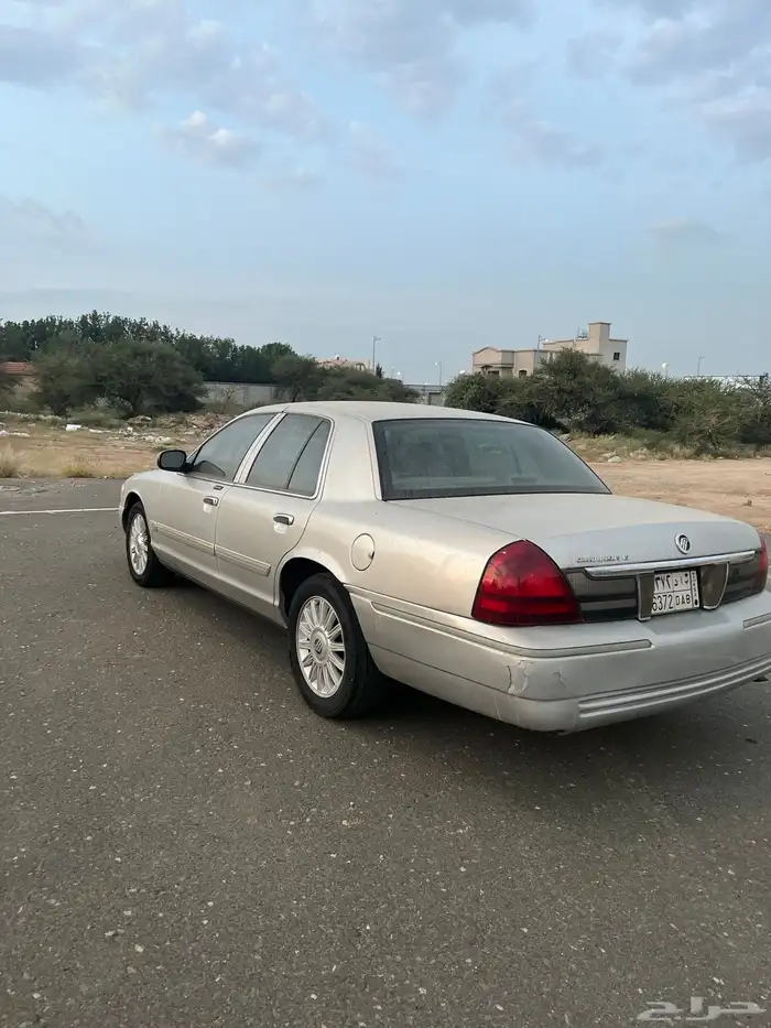 فورد ماركيز 2009 للبدل بسيارة عائلية 0