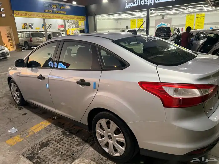 سيارة فورد فوكس للبيع 5