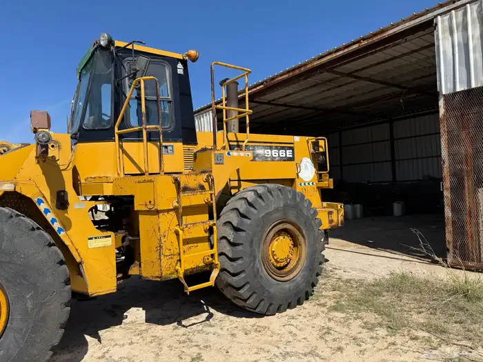 معدات للايجار شيولات وقلاب 5