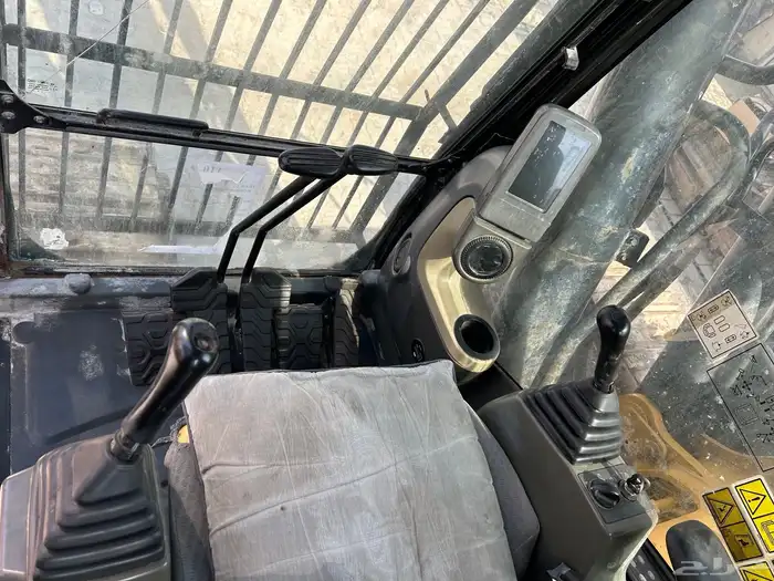 حفارة D2L 336 موجدة في الامارات 13