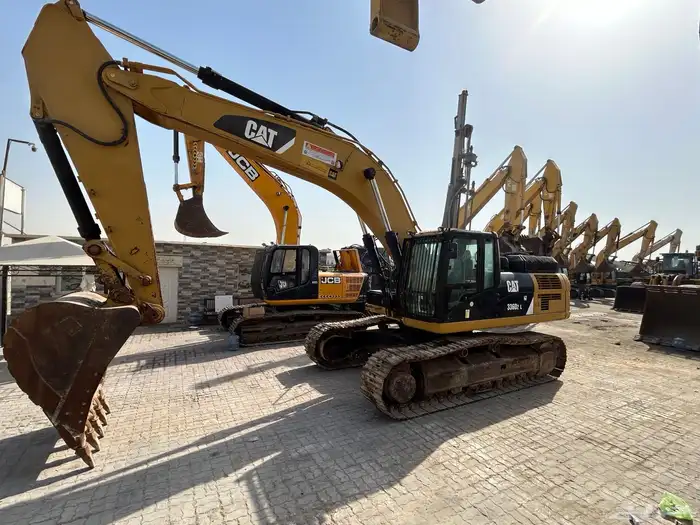 حفارة D2L 336 موجدة في الامارات 0