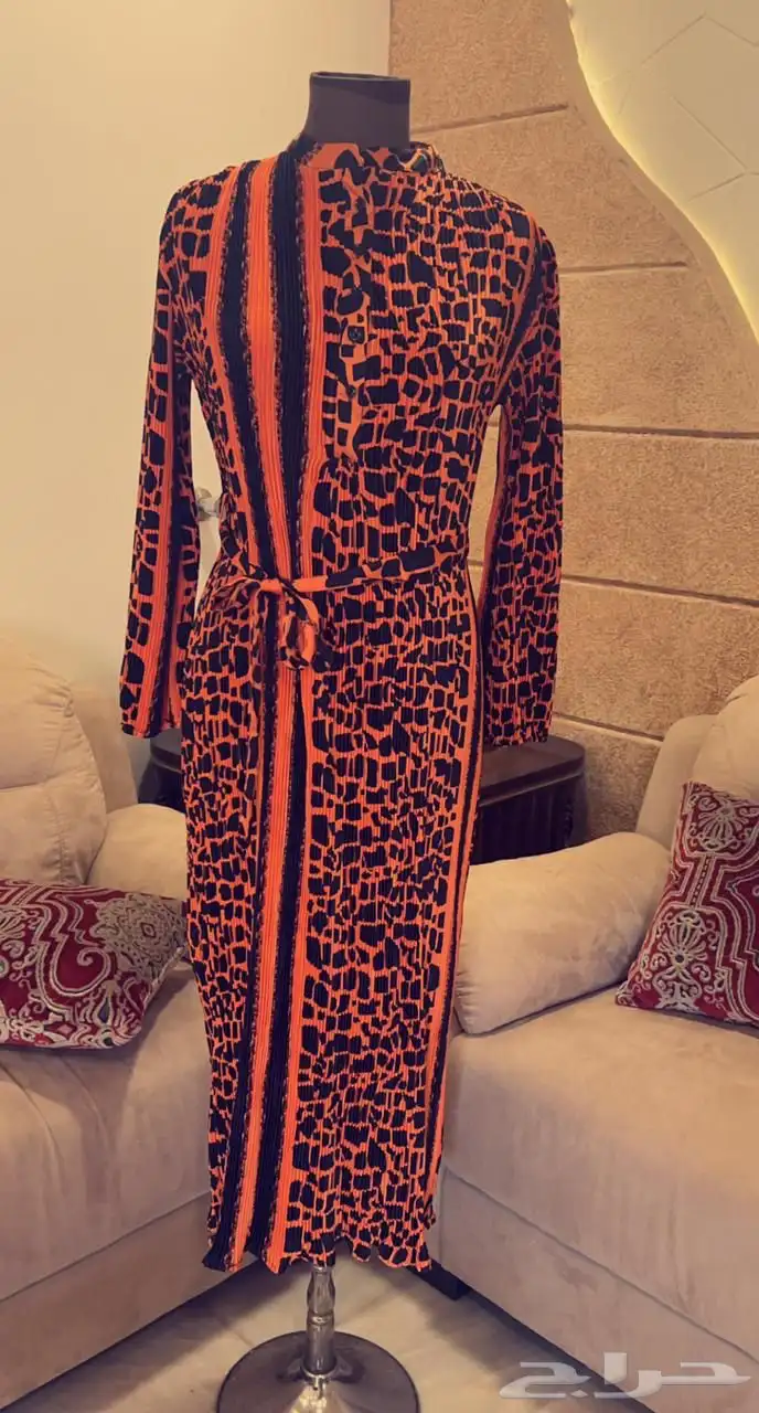 شنط وملابس ماركات 32