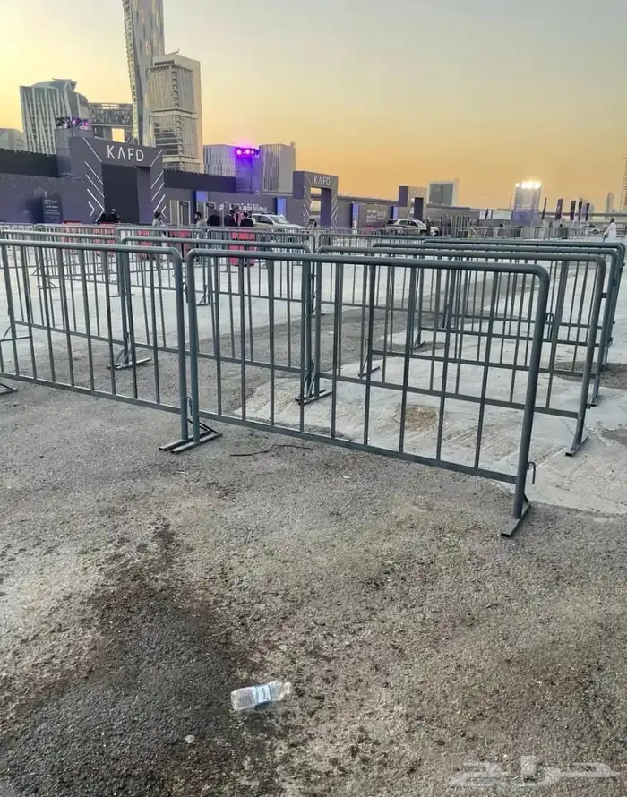 بيع تأجير حواجز تنظيم تنظيمية كونتينر حشود اسوار شبوك امنية 9