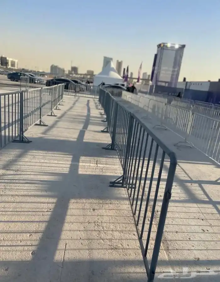 بيع تأجير حواجز تنظيم تنظيمية كونتينر حشود اسوار شبوك امنية 11
