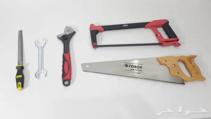 أدوات بناء منشار (2)   مفتاح ربط (2)   مبرد حديد 0