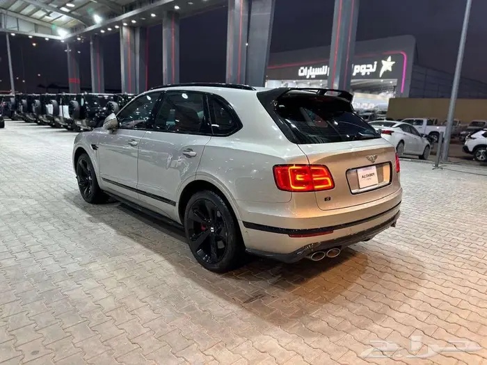 بنتلي بنتياقا ( V8 ) 5