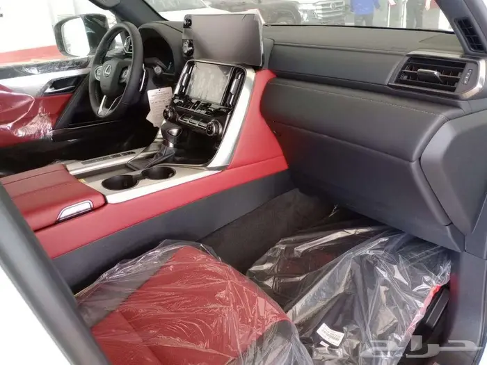 وارد اليحيى لكزس LX600 سبورت رادار جلد أحمر 2025 أبيض 15