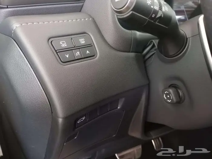 وارد اليحيى لكزس LX600 سبورت رادار جلد أحمر 2025 أبيض 14