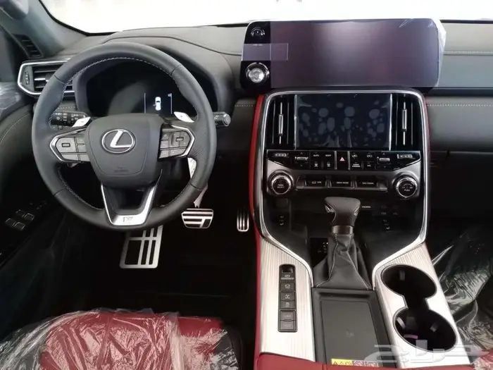 وارد اليحيى لكزس LX600 سبورت رادار جلد أحمر 2025 أبيض 13