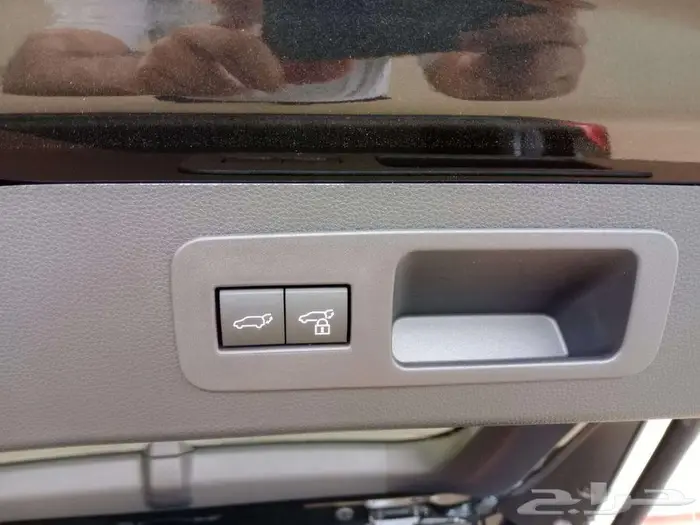 وارد اليحيى لكزس LX600 سبورت رادار جلد أحمر 2025 أبيض 10