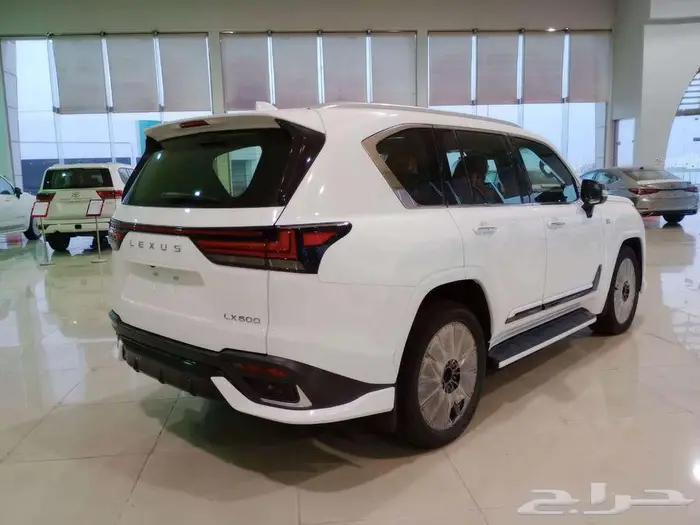 وارد اليحيى لكزس LX600 سبورت رادار جلد أحمر 2025 أبيض 8