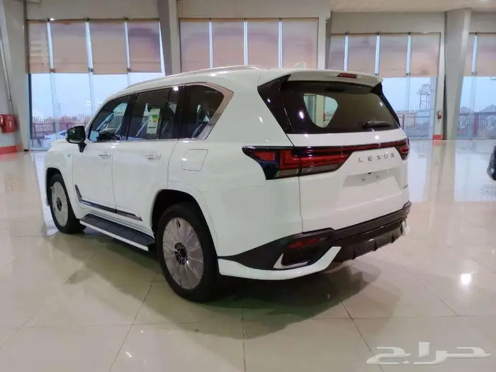 وارد اليحيى لكزس LX600 سبورت رادار جلد أحمر 2025 أبيض 7