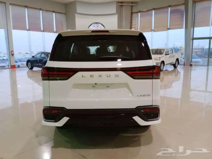 وارد اليحيى لكزس LX600 سبورت رادار جلد أحمر 2025 أبيض 6