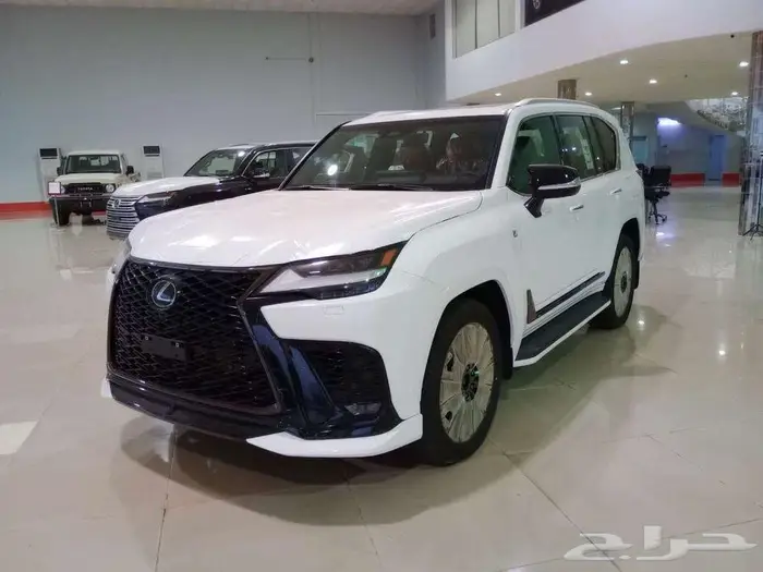 وارد اليحيى لكزس LX600 سبورت رادار جلد أحمر 2025 أبيض 3