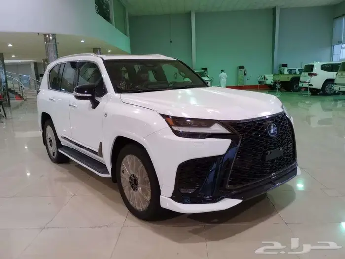 وارد اليحيى لكزس LX600 سبورت رادار جلد أحمر 2025 أبيض 2
