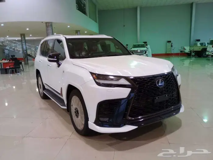 وارد اليحيى لكزس LX600 سبورت رادار جلد أحمر 2025 أبيض 1