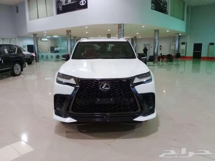 وارد اليحيى لكزس LX600 سبورت رادار جلد أحمر 2025 أبيض 0