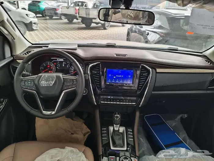 ايسوزو ام يو اكس دبل فل كامل 2024 1