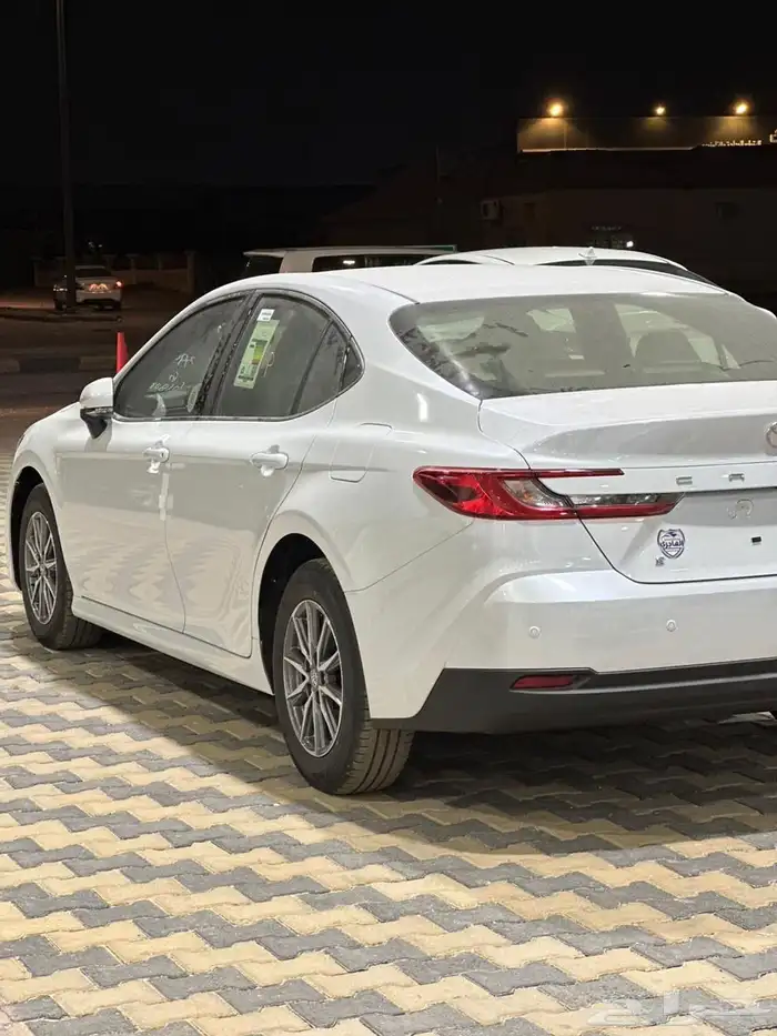 تويوتا كامري E بنزين 2025 بقسط 1610 فقط 2