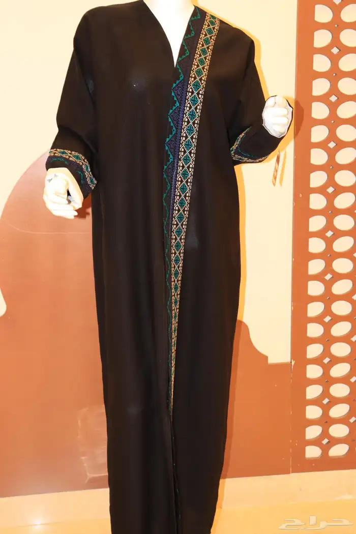 عباية كتف سودة بشريط تطريز 2