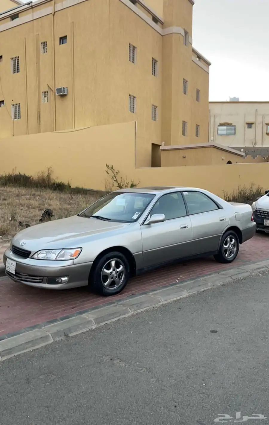 لكزسes300 موديل2000 1