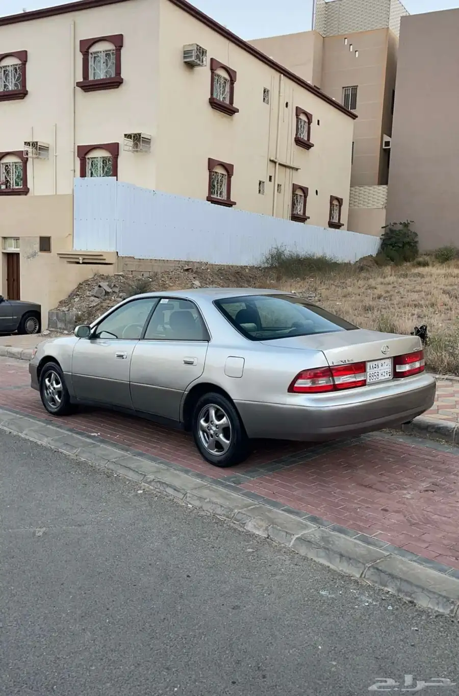 لكزسes300 موديل2000 2